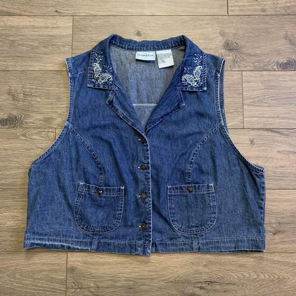 Vintage Studio Ease Size 20W Denim Vest With Embroidered Paisley Accent Collar